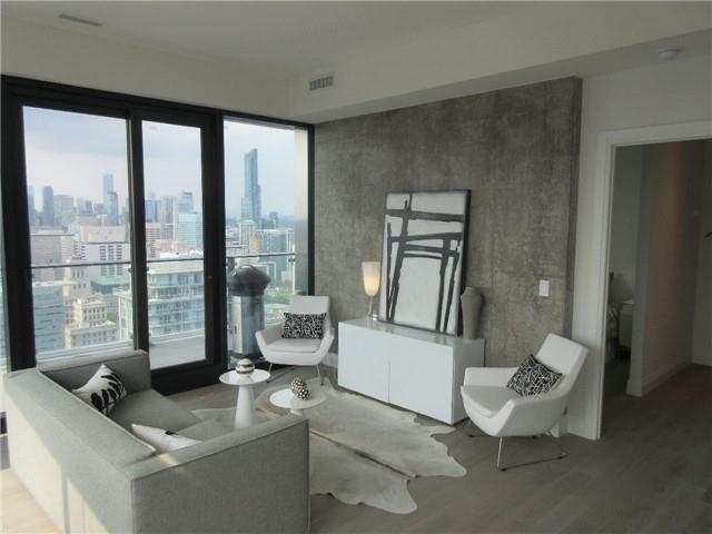 4001 - 224 King St W