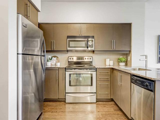 318 - 2885 Bayview Ave