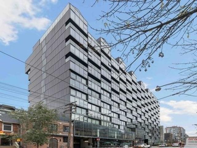 1015 - 629 King St W