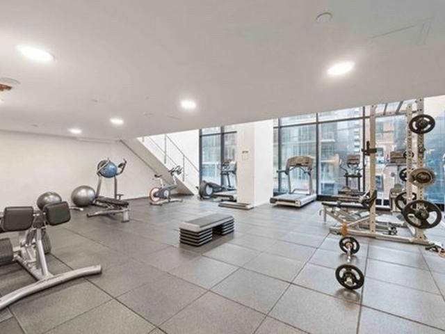 1015 - 629 King St W