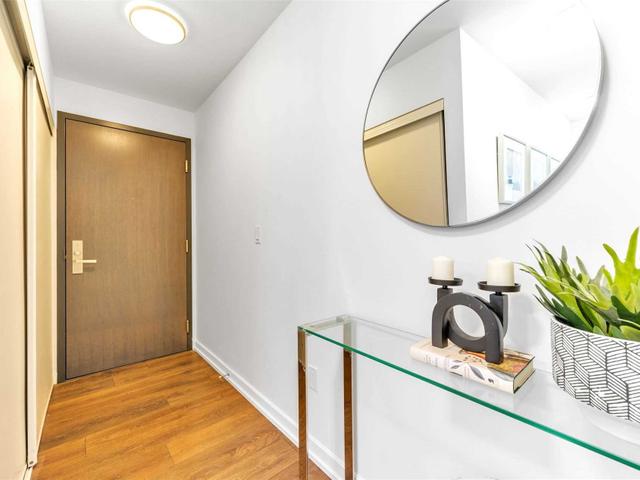 402 - 52 Forest Manor Rd