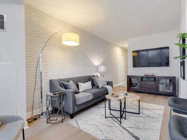 1407 - 38 The Esplanade