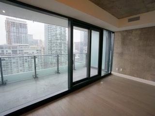 1102 - 224 King St W