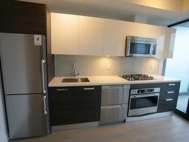 1102 - 224 King St W