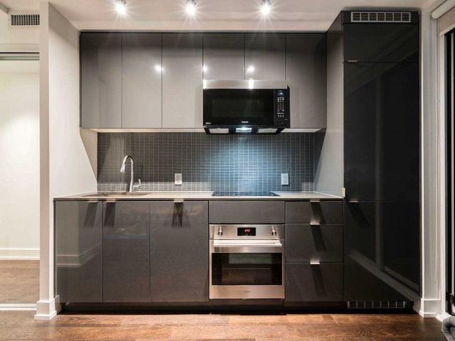 1802 - 7 Grenville St