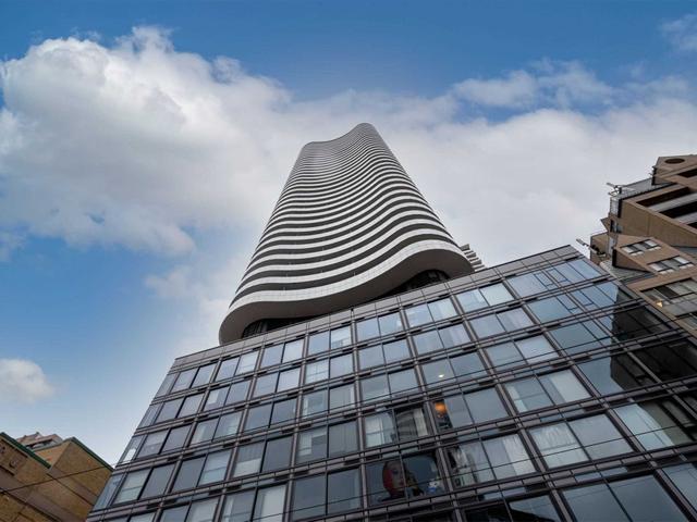 3906 - 403 Church St