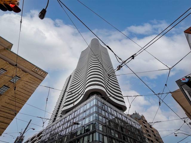 3906 - 403 Church St