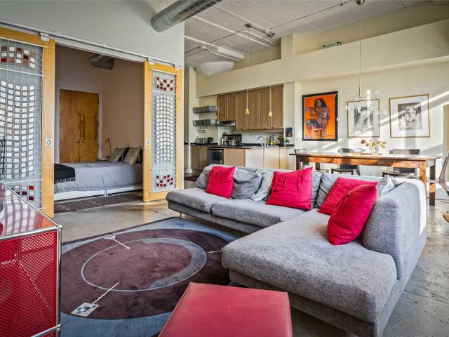 1052 - 155 Dalhousie St