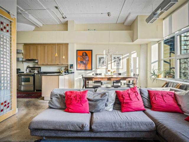 1052 - 155 Dalhousie St