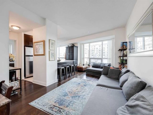 706E - 38 The Esplanade