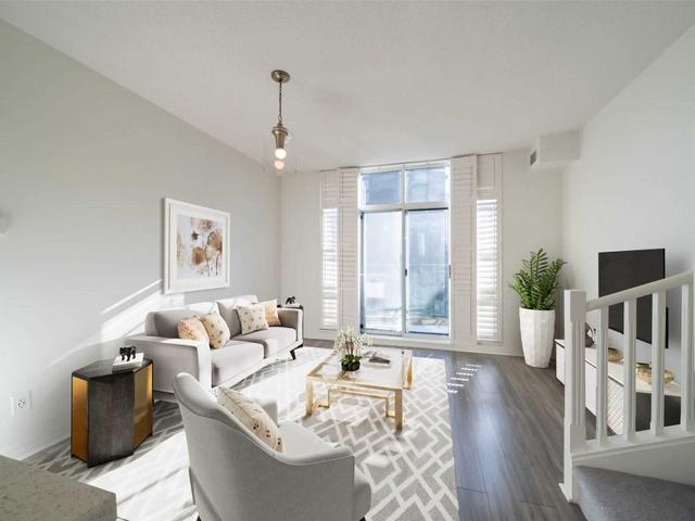 411 - 901 Queen St W