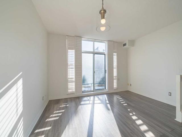 411 - 901 Queen St W