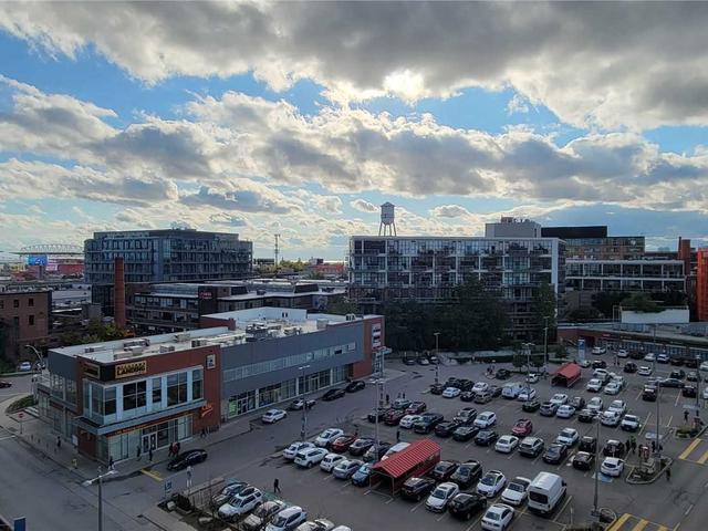 810 - 125 Western Battery Rd