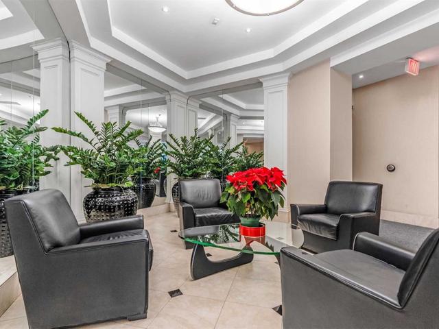 1102 - 801 King St W