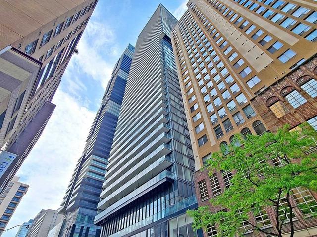 502 - 15 Grenville St