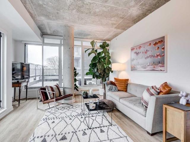 213 - 205 Manning Ave