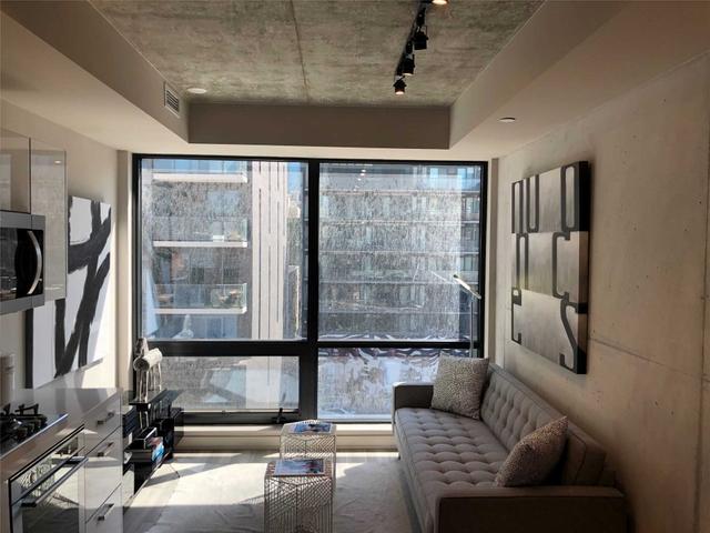 403 - 458 Richmond St W