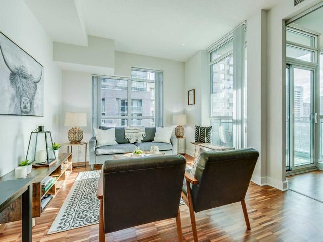 608 - 1171 Queen St W