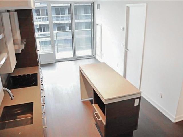 LPH19 - 1030 King St W