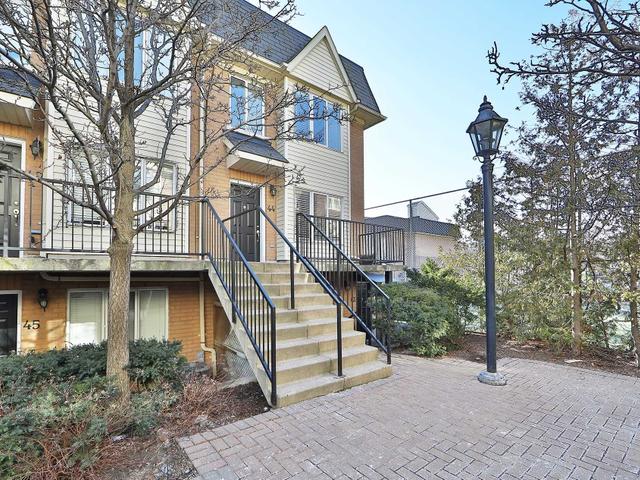 TH 43 - 208 Niagara St