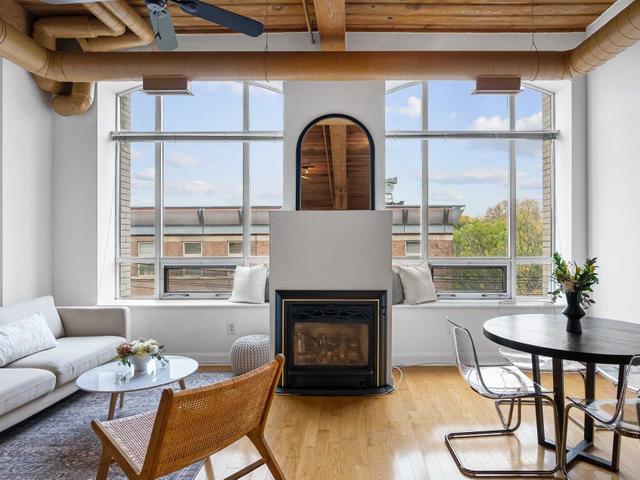 315 - 993 Queen St W