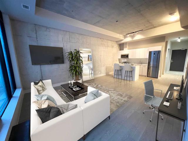 214 - 608 Richmond St W