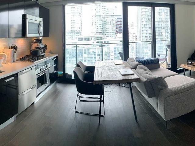 1602 - 224 King St W