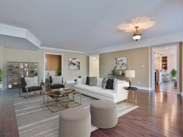 510 - 18 William Carson Cres