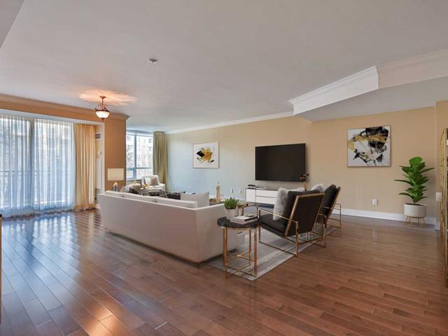 510 - 18 William Carson Cres