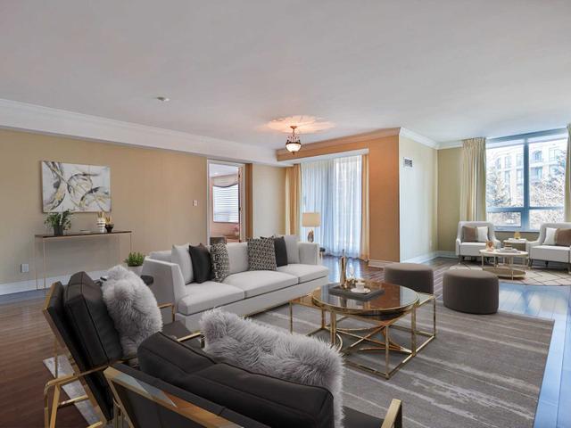 510 - 18 William Carson Cres