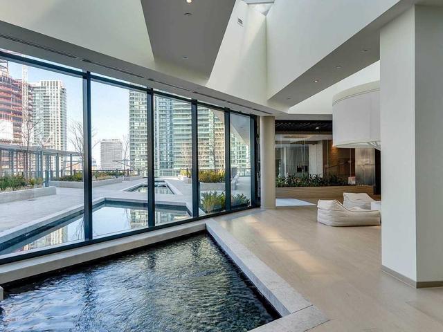 6910 - 100 Harbour St