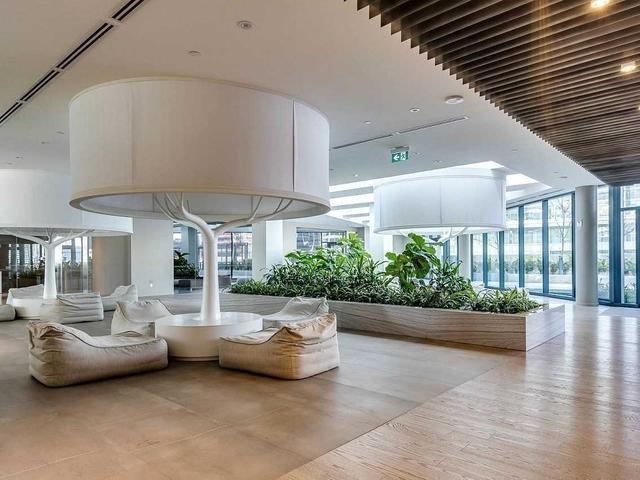 6910 - 100 Harbour St