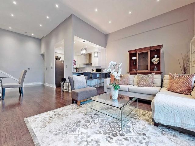 3236 - 33 Harbour Sq