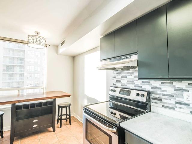 910 - 35 Empress Ave