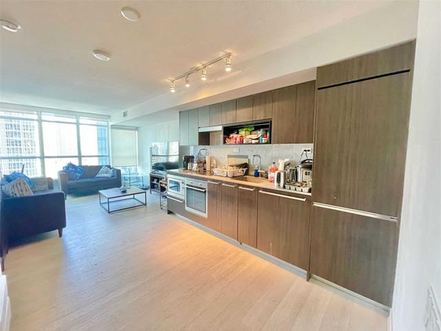 1607 - 80 Queens Wharf Rd