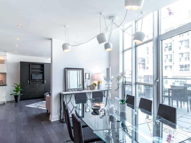 711&712 - 36 Blue Jays Way