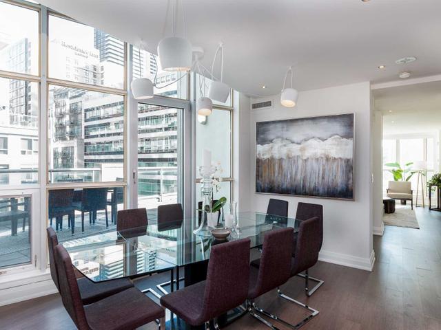 711&712 - 36 Blue Jays Way