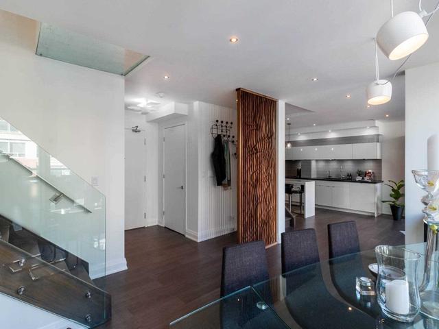 711&712 - 36 Blue Jays Way