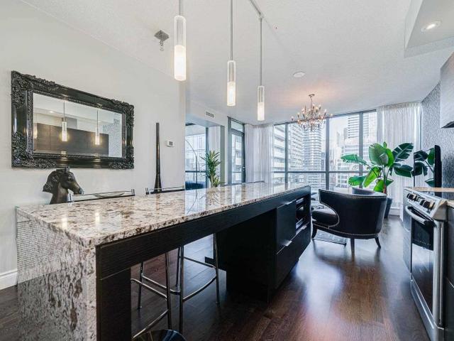 1404 - 8 Charlotte St