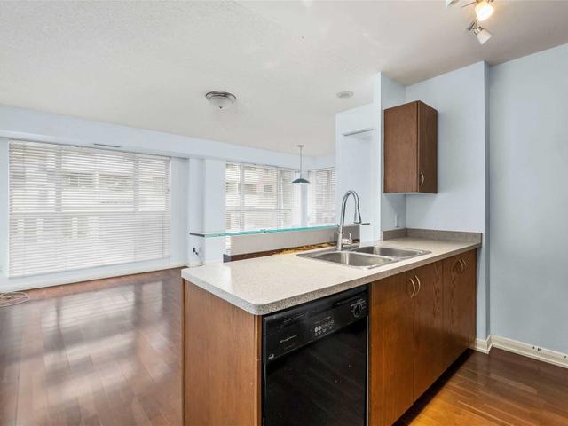 216B - 18 Beverley St