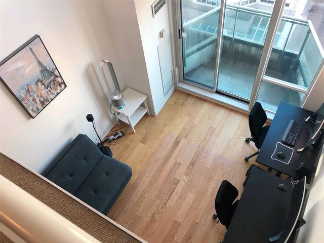 703 - 77 Lombard St S