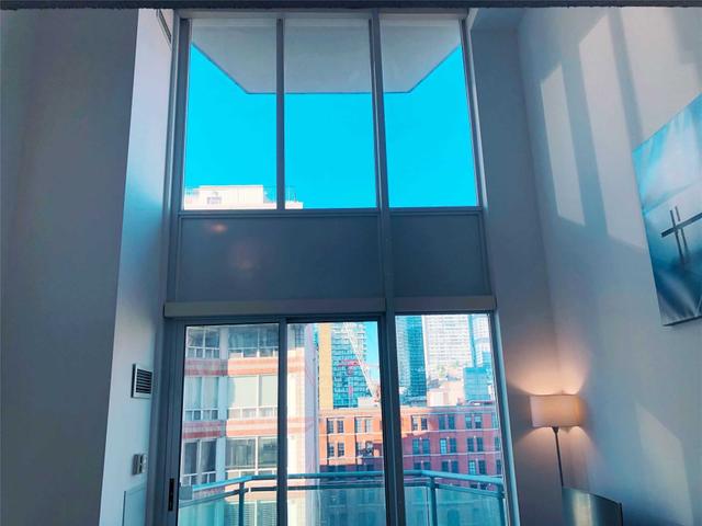 703 - 77 Lombard St S