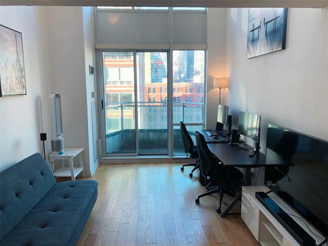 703 - 77 Lombard St S