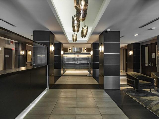 511 - 399 Adelaide St W