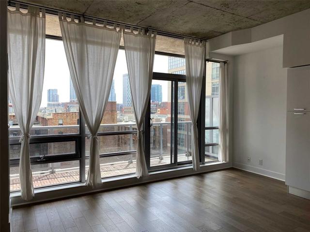 511 - 399 Adelaide St W