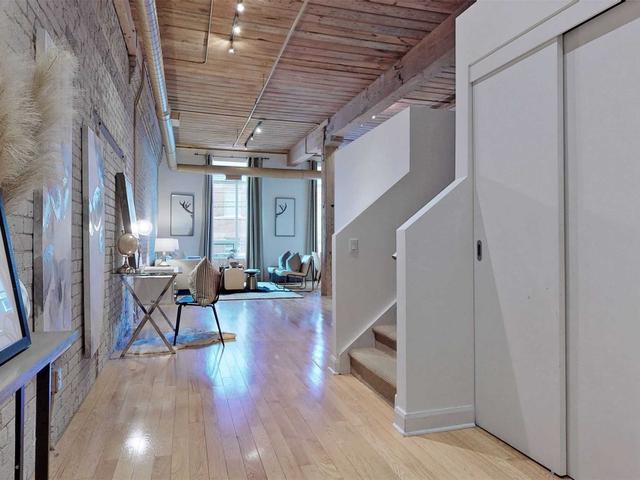 219 - 993 Queen St W