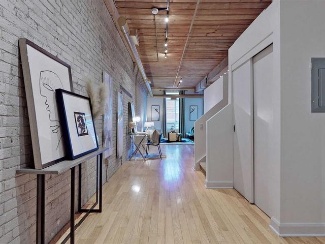 219 - 993 Queen St W