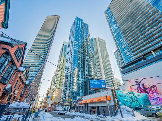 1013 - 295 Adelaide St W