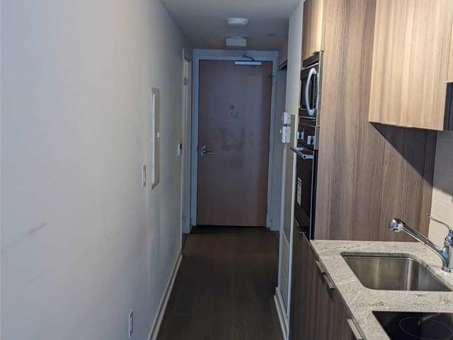 4410 - 11 Wellesley St