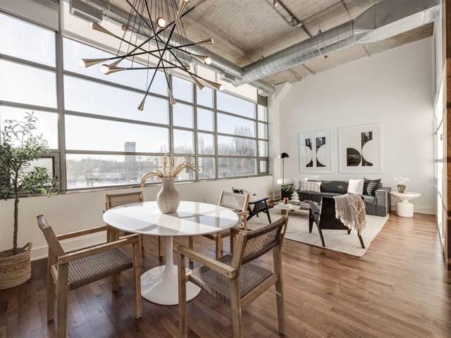 207 - 637 Lake Shore Blvd W